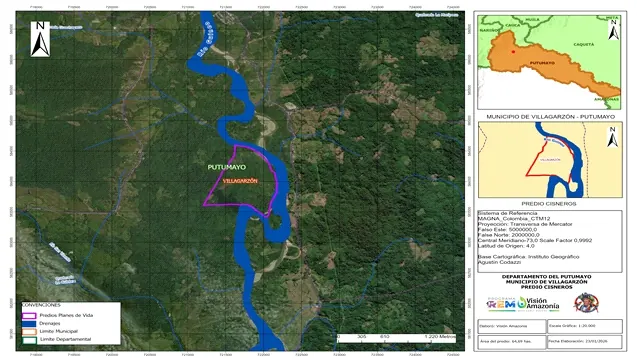 Mapa sobre imagen satelital de un predio colectivo junto al río, con convenciones y recuadros de localización.