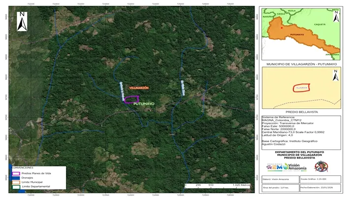 Mapa sobre imagen satelital de un predio con convenciones y recuadros de localización.